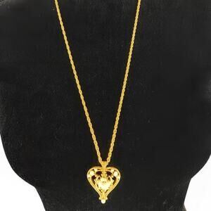 Avon Victorian Style Heart Necklace Vintage Floral